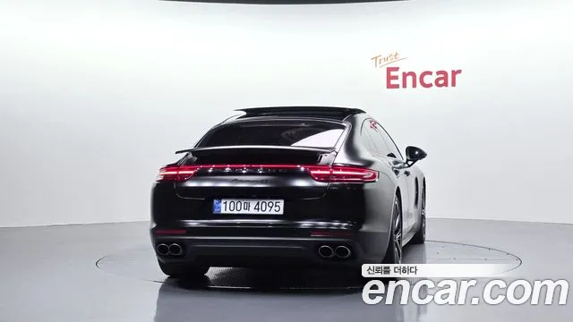 Porsche Panamera 2018 thumb 4