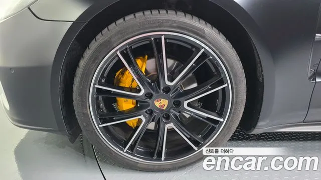 Porsche Panamera 2018 thumb 5