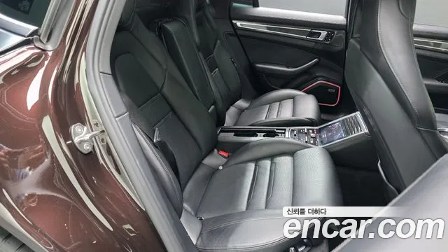 Porsche Panamera 2018 thumb 11