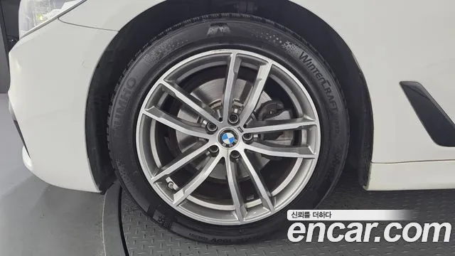 BMW 5-Series 2017 thumb 5