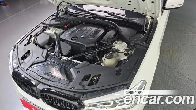 BMW 5-Series 2017 thumb 6
