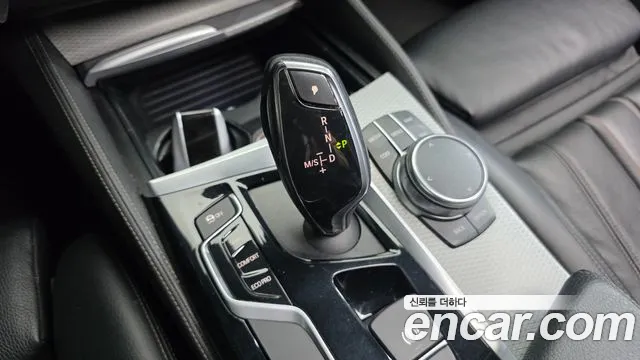 BMW 5-Series 2017 thumb 9