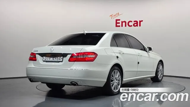 Mercedes-Benz E-Класс 2011 thumb 2