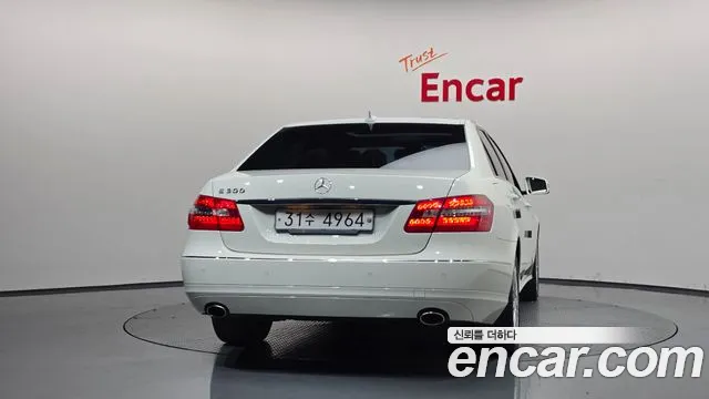 Mercedes-Benz E-Класс 2011 thumb 4