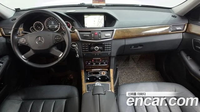 Mercedes-Benz E-Класс 2011 thumb 7