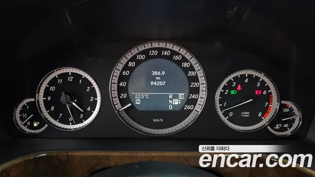 Mercedes-Benz E-Класс 2011 thumb 8