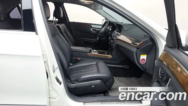 Mercedes-Benz E-Класс 2011 thumb 11