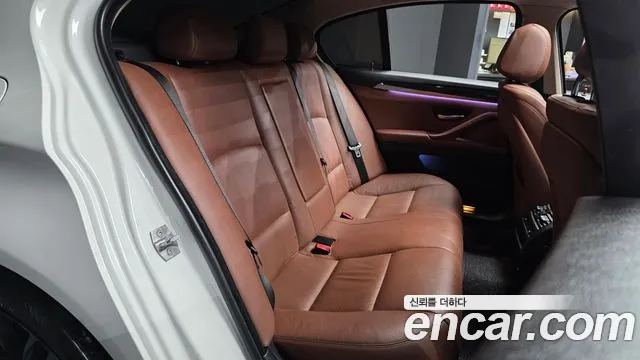 BMW 5-Series 2015 thumb 11