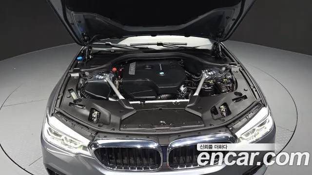 BMW 5-Series 2018 thumb 5