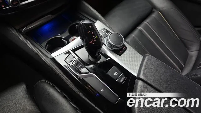 BMW 5-Series 2018 thumb 8