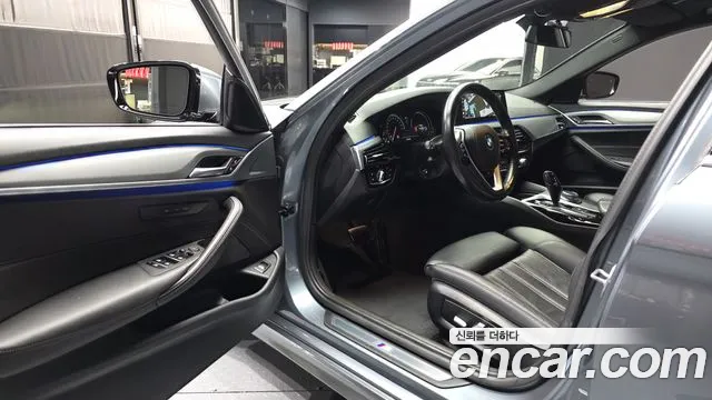 BMW 5-Series 2018 thumb 9