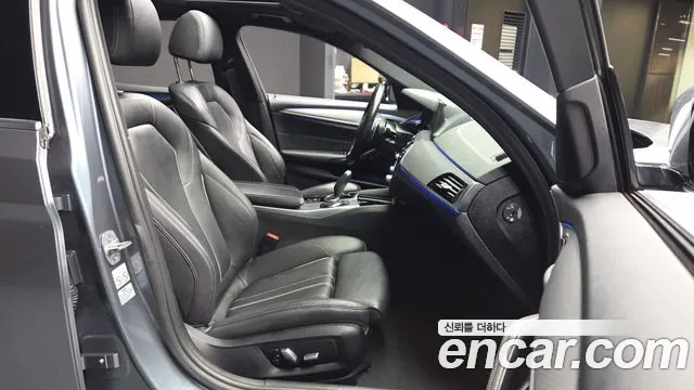 BMW 5-Series 2018 thumb 10