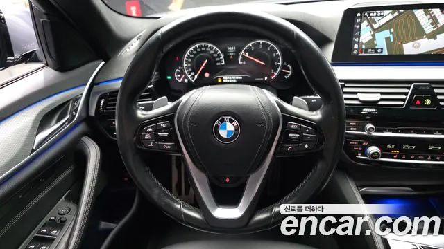 BMW 5-Series 2018 thumb 12