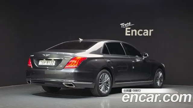 Genesis G90 2017 thumb 2