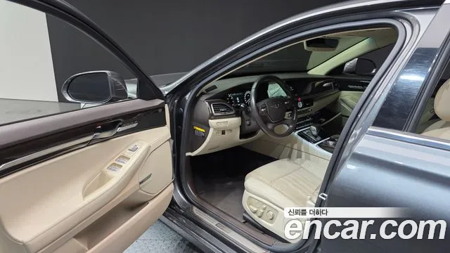 Genesis G90 2017 thumb 10