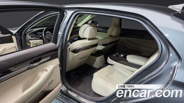 Genesis G90 2017 thumb 11