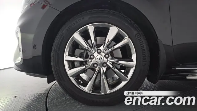 Kia Carnival 2018 thumb 4