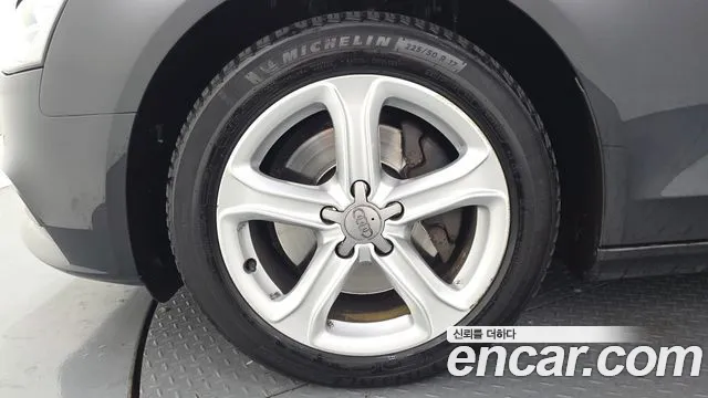 Audi A4 2013 thumb 5