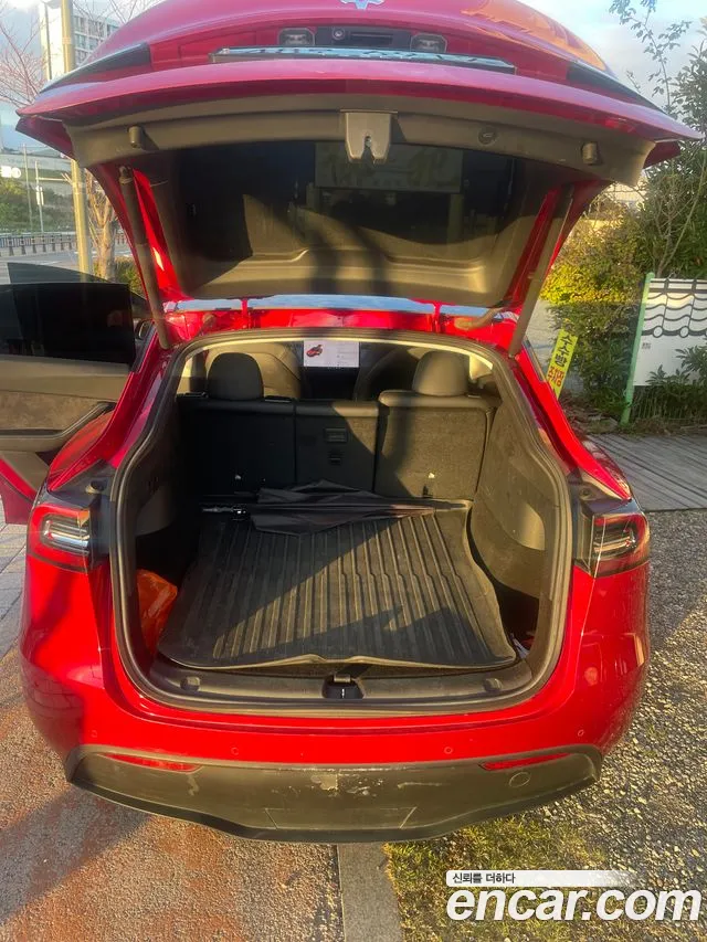 Tesla Model Y 2021 thumb 5