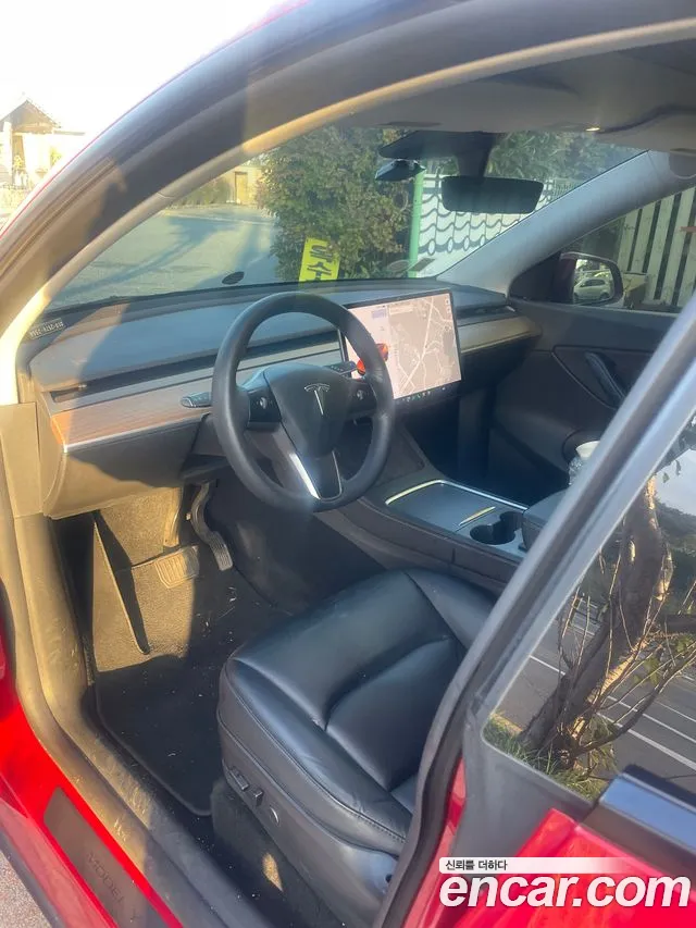 Tesla Model Y 2021 thumb 6