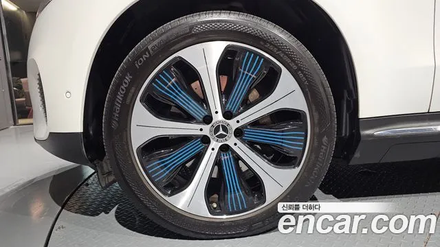 Mercedes-Benz EQC 2020 thumb 4