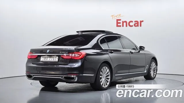 BMW 7-Series 2016 thumb 2