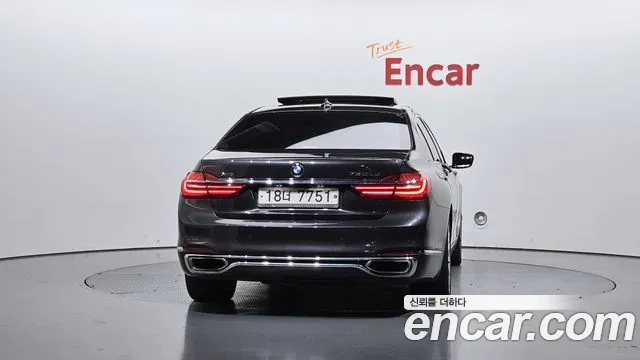 BMW 7-Series 2016 thumb 4