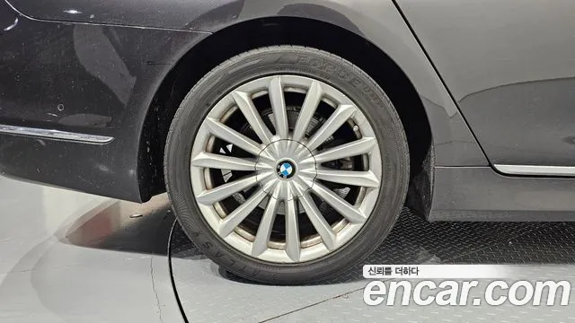 BMW 7-Series 2016 thumb 5