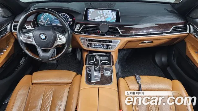 BMW 7-Series 2016 thumb 7