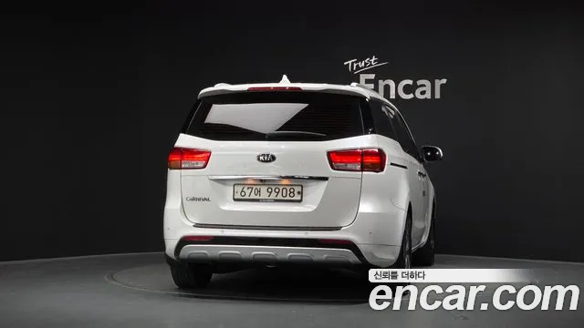 Kia Carnival 2015 thumb 4