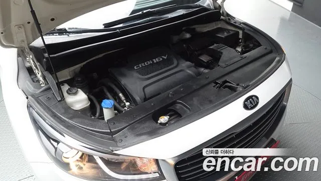 Kia Carnival 2015 thumb 6