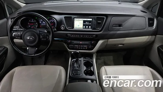 Kia Carnival 2015 thumb 7
