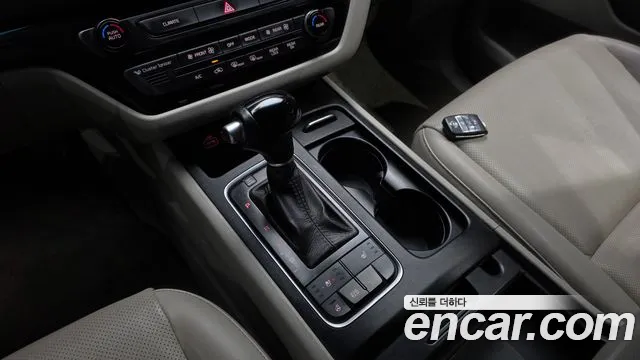 Kia Carnival 2015 thumb 9