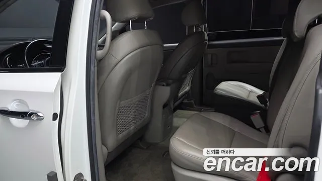 Kia Carnival 2015 thumb 11