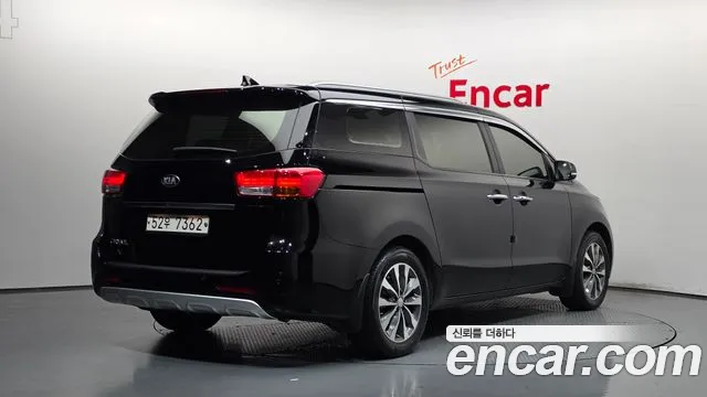 Kia Carnival 2018 thumb 2