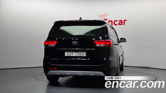 Kia Carnival 2018 thumb 4