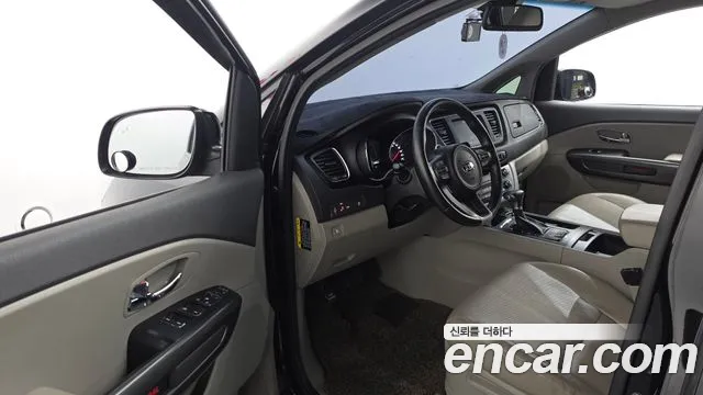 Kia Carnival 2018 thumb 10