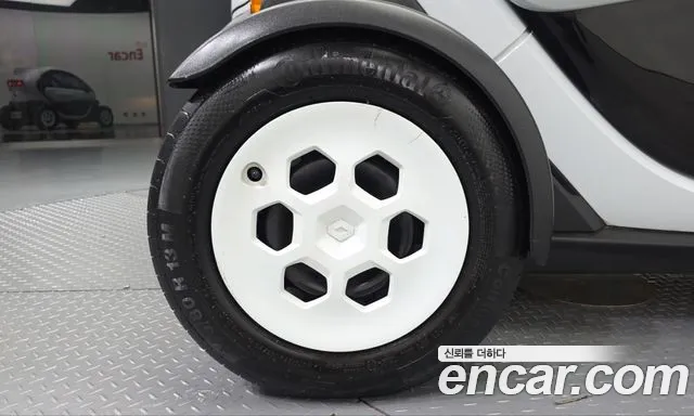 Renault-KoreaSamsung Twizy 2019 thumb 4