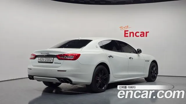 Maserati Quattroporte 2017 thumb 2