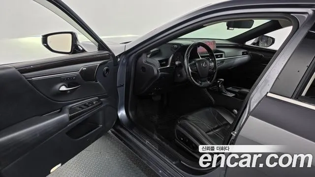 Lexus ES 2019 thumb 10