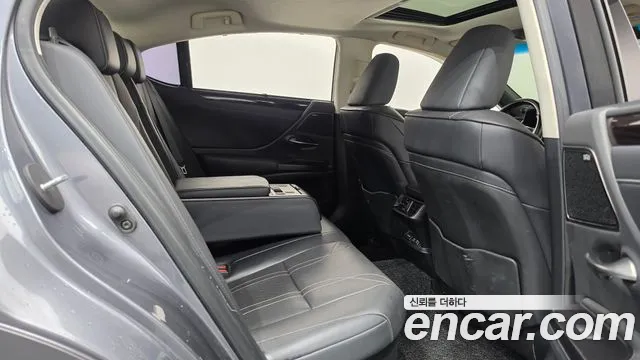 Lexus ES 2019 thumb 11
