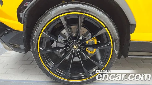 Lamborghini Urus 2020 thumb 5