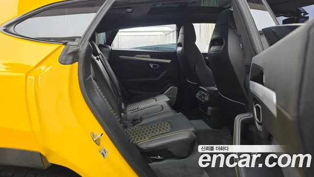 Lamborghini Urus 2020 thumb 11