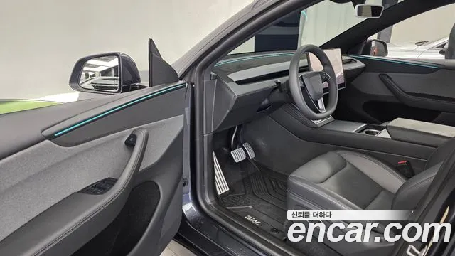Tesla Model Y 2026 thumb 10
