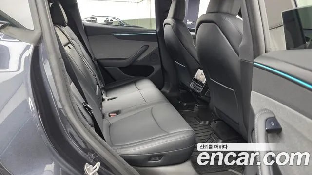 Tesla Model Y 2026 thumb 11