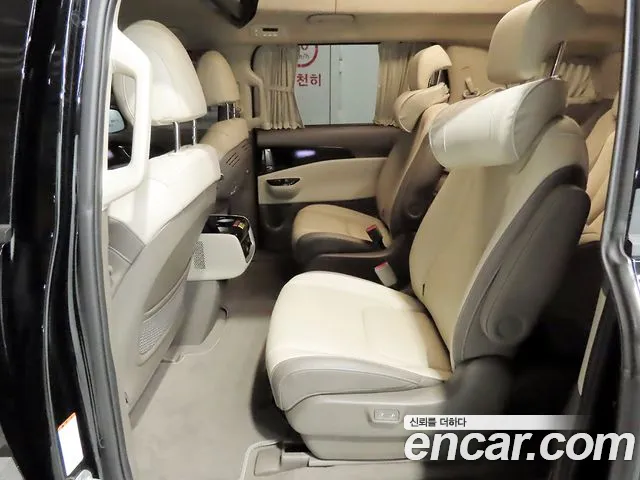 Kia Carnival 2023 thumb 7