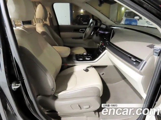Kia Carnival 2023 thumb 8
