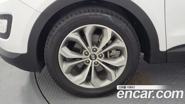 Hyundai Santa Fe 2014 thumb 4