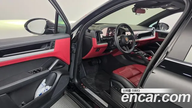 Porsche Cayenne 2025 thumb 9