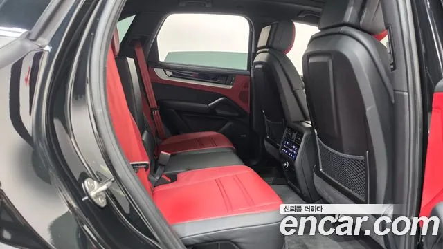 Porsche Cayenne 2025 thumb 10